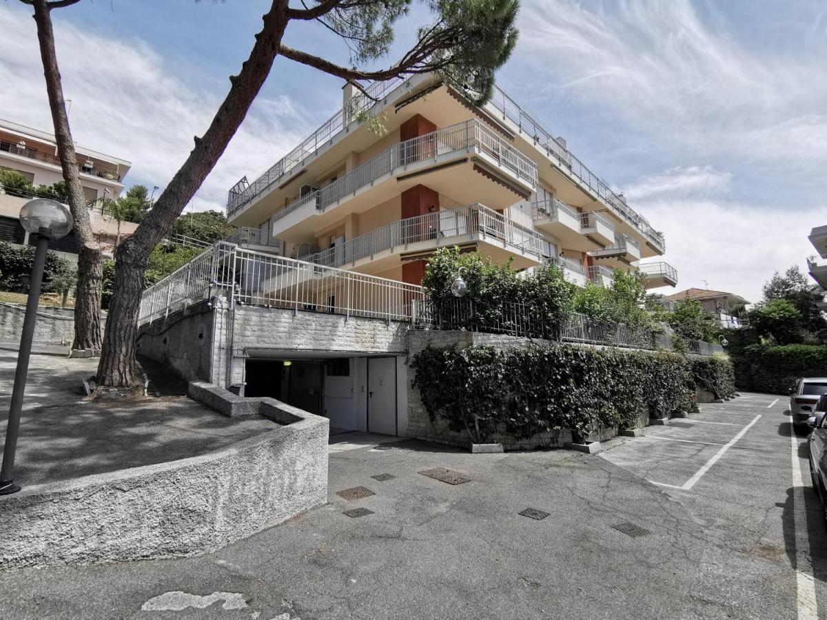 Wh - Appartamento Siccardi In Zona Residenziale Con Posto Auto Санремо Экстерьер фото
